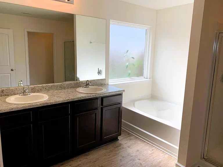 4924 Kensington Ln — Photo 4