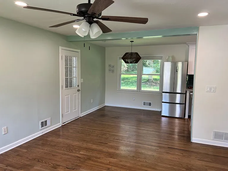 2932 Pineview St — Photo 3