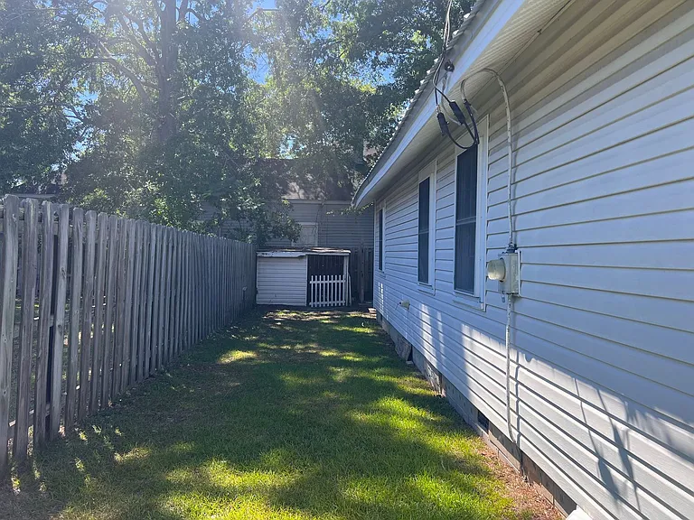 223 Holt St — Photo 11