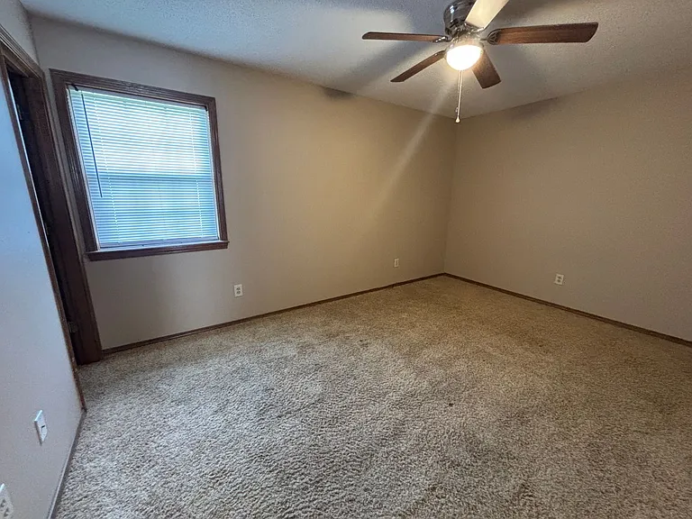 1419 N Pittsburg Ave — Photo 9