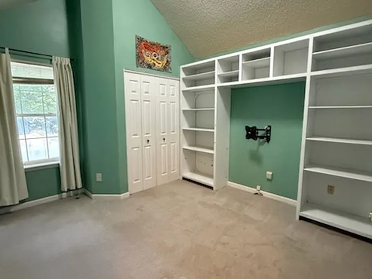 1325 Parkwood Dr — Photo 8