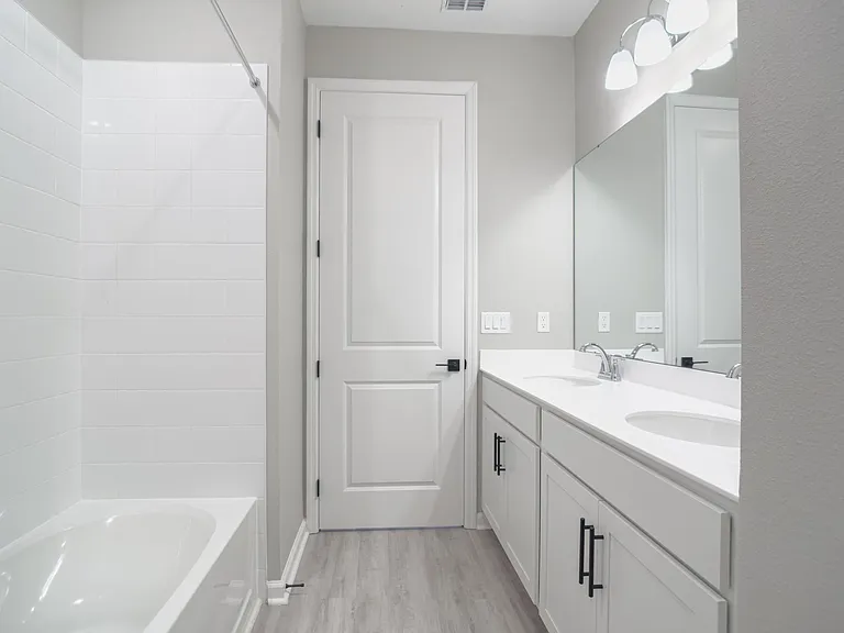 992 Griffon Ave — Photo 13