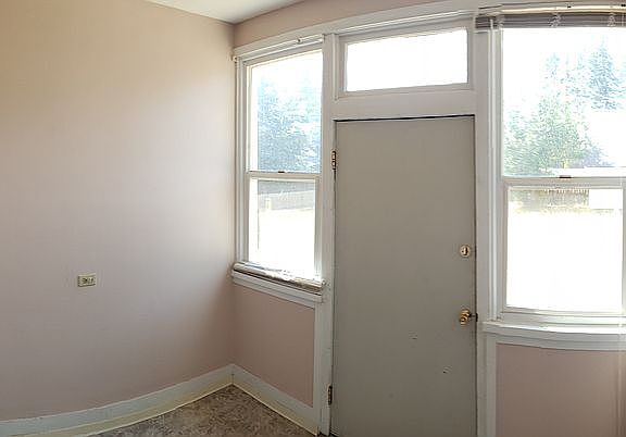 4th image of 301 S Spokane Ave