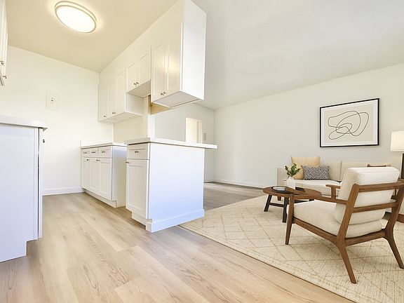 3rd image of 21 E Thornton Ave #9