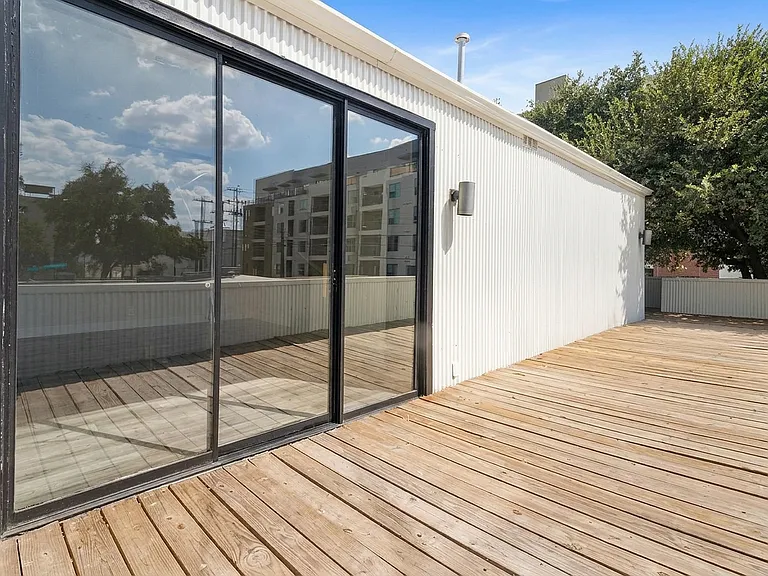 1023 Avenue B #1 — Photo 11
