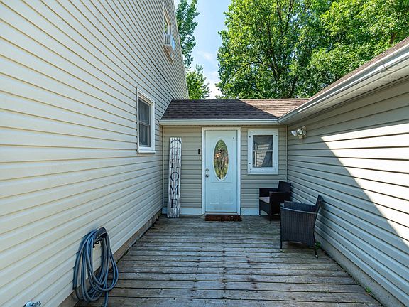 4th image of 504 1st Ave SE