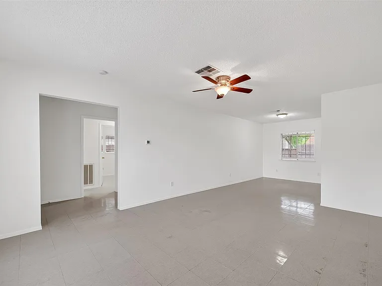 15022 Chipman Ln — Photo 3