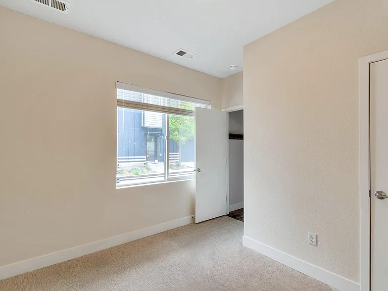 5586 W 11th Pl — Photo 15