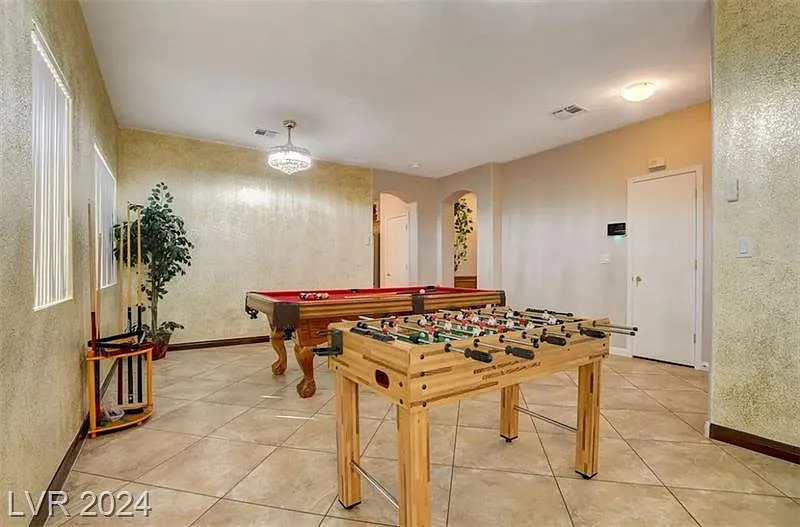 3 bed, 2.0 bath, 1873 sqft, $4,900 — Photo 3