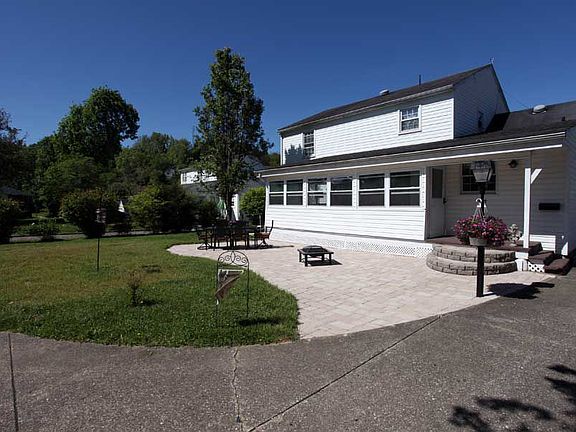 4th image of 17 Edgemont Dr