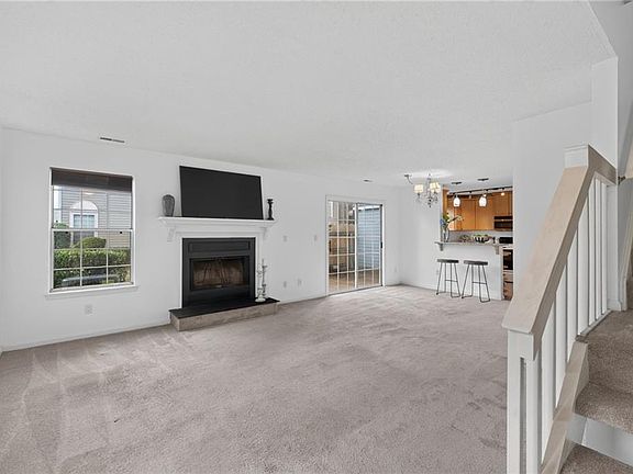 4th image of 438 Chatterton Dr #438