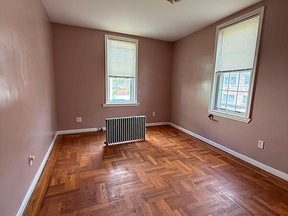 2nd image of 122 Bay 43rd St #2R