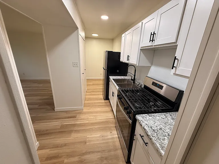 321 Hoffman Ct #12B — Photo 10