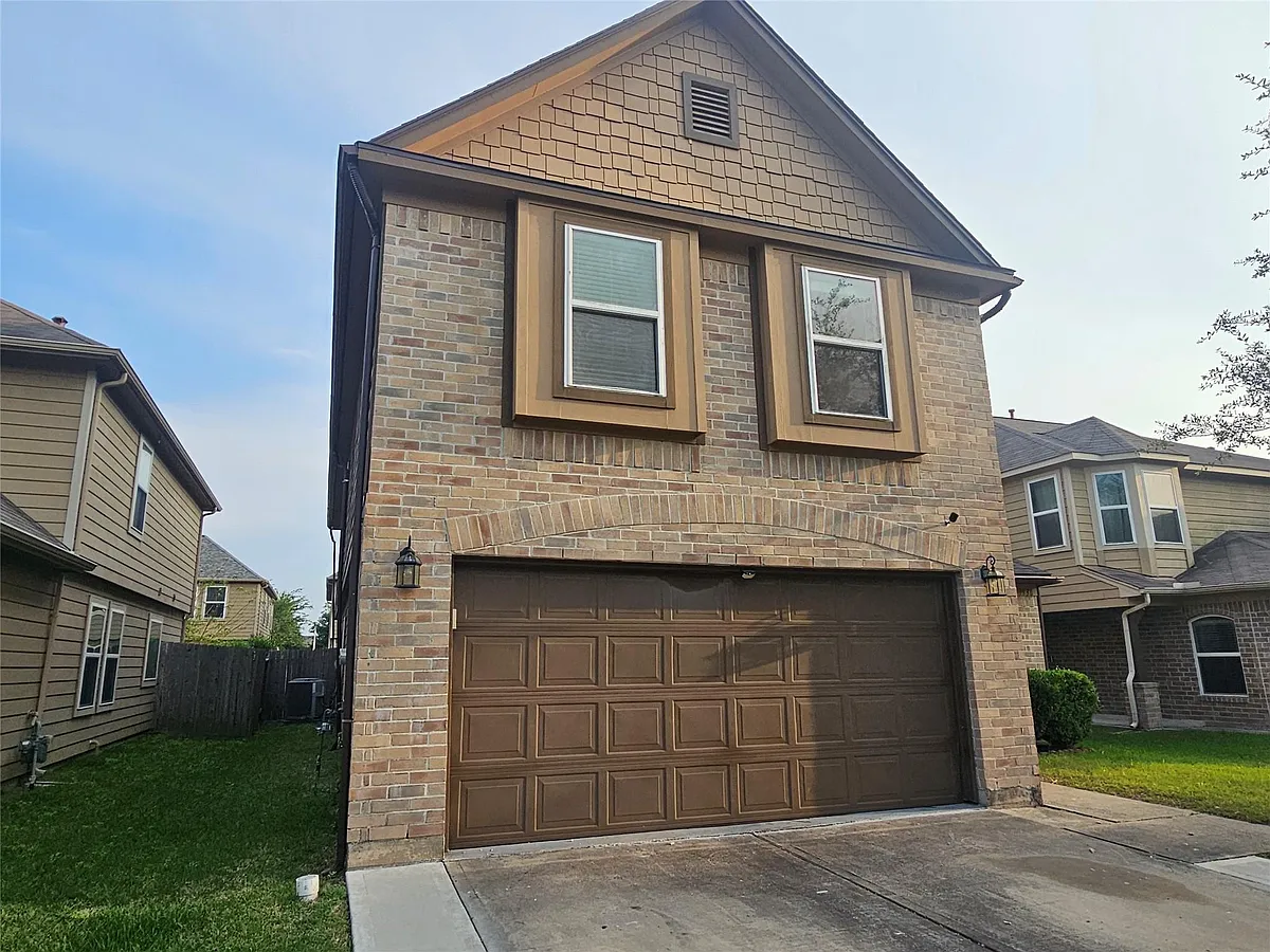 Building Photo - 9938 Swallow Dr