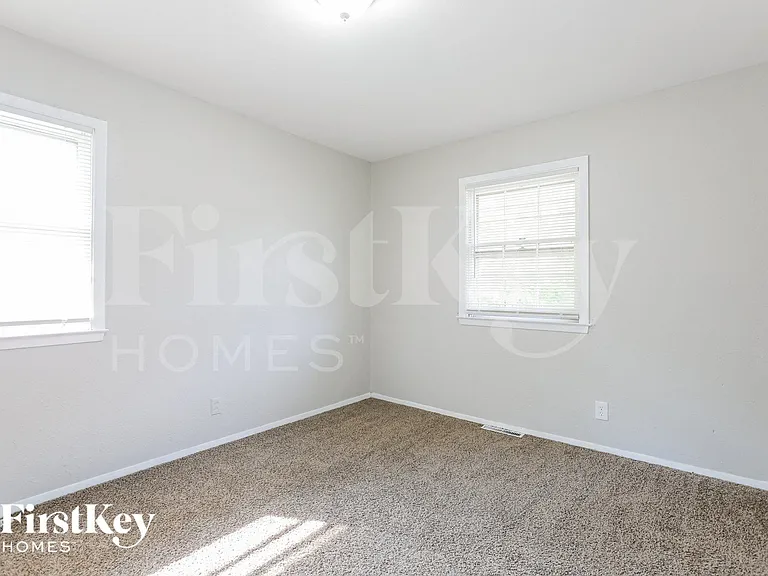 3605 S Stayton Ave — Photo 9