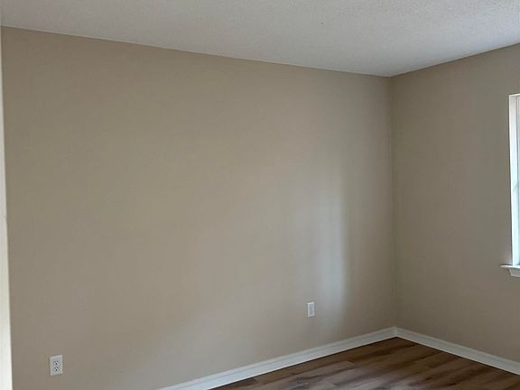 4th image of 761 Sheila St