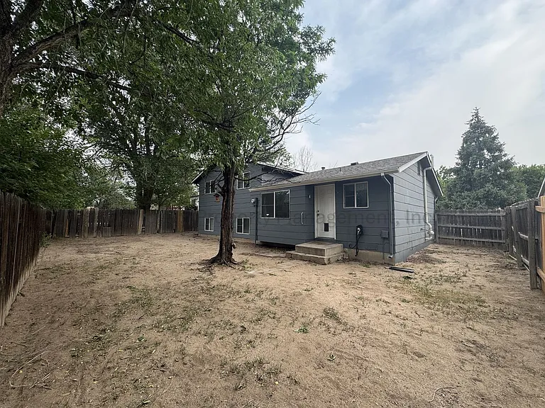4470 Monica Dr — Photo 16