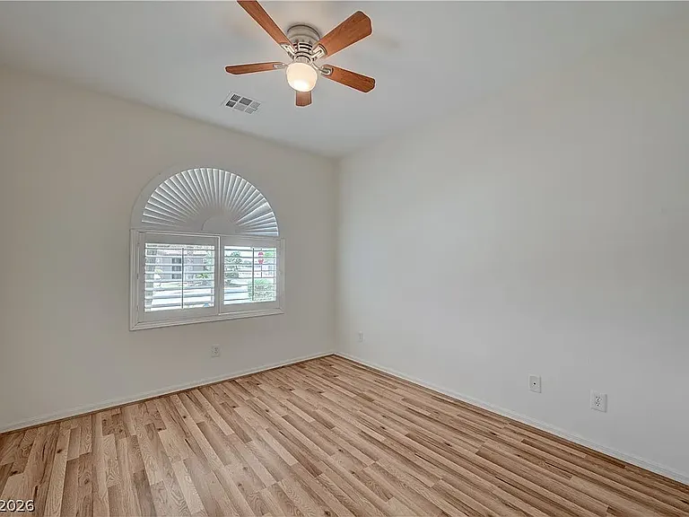 2444 Urrard St — Photo 11