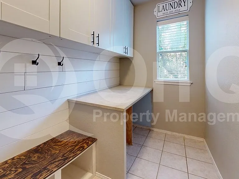 11281 Balcones Dr — Photo 25