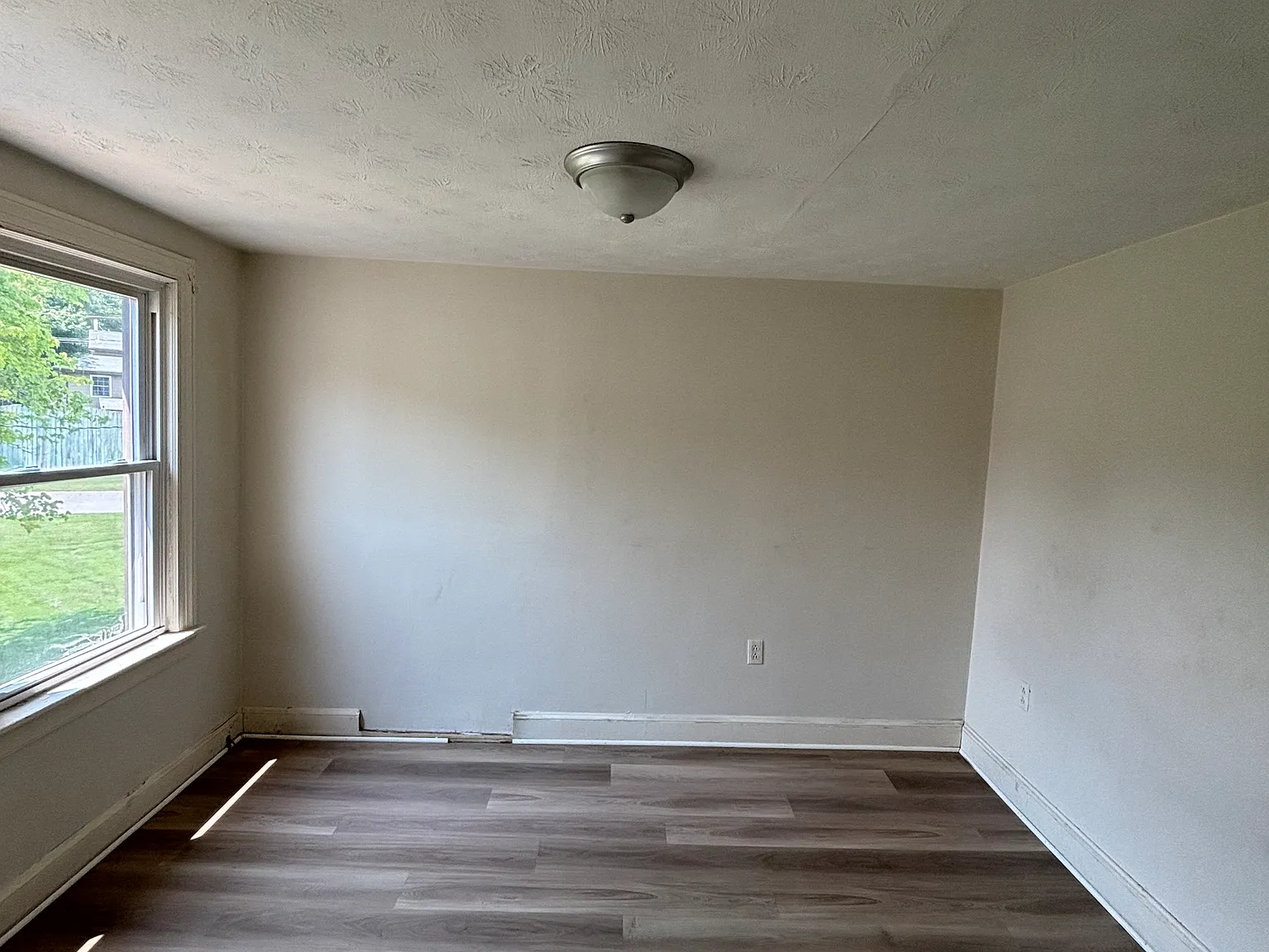 1 bed, 1.0 bath, $850 — Photo 4