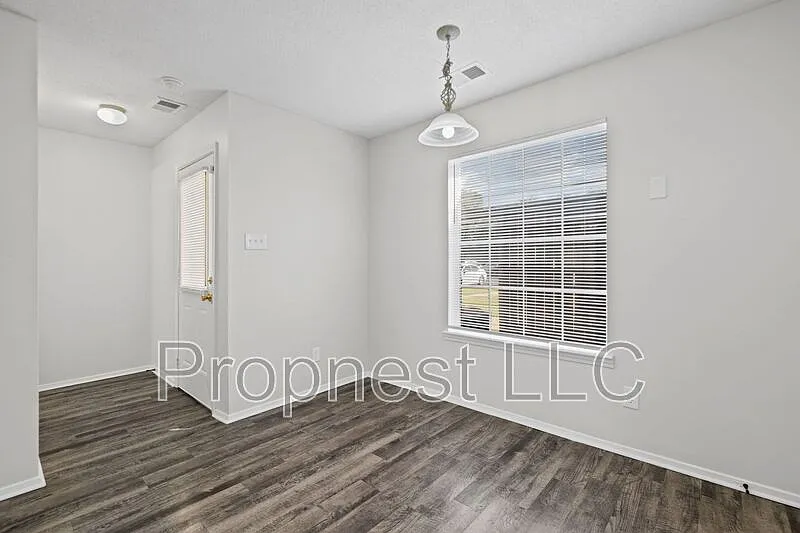2 bed, 1.5 bath, 1066 sqft, $1,399 — Photo 4