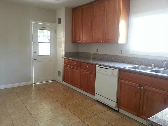 4th image of 505 Salem St