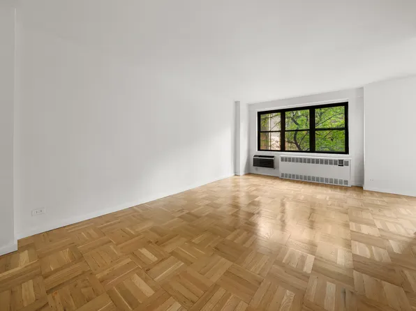 301 East 63rd Street 3C image 2 of 30