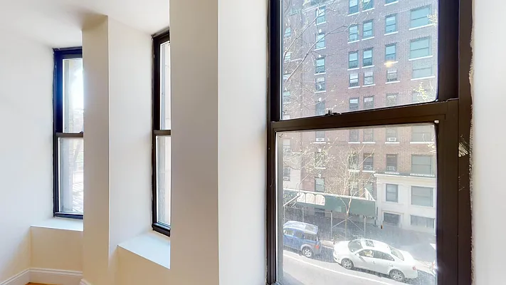 Rented by Bond New York | media 38