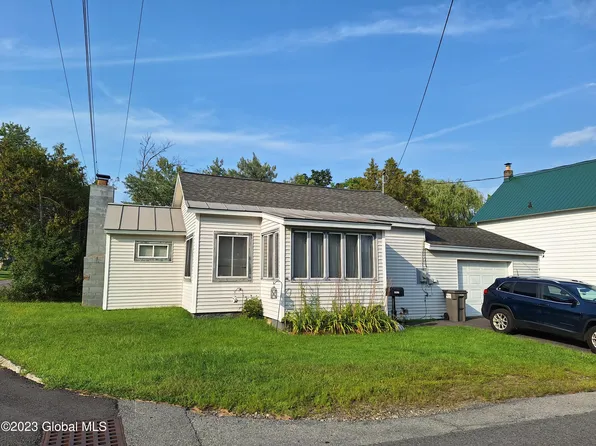 7 Fifth Avenue, Whitehall, NY 12887