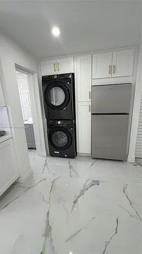900 W 50th Pl Photo 1