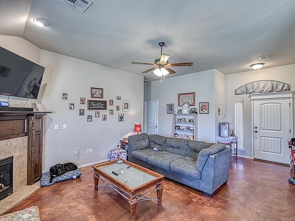 5th image of 815 Lakeview Dr