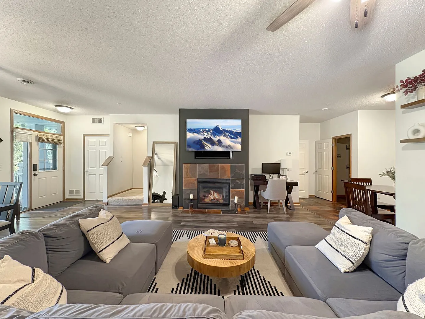 2 bed, 3.0 bath, 1796 sqft, $2,245 — Photo 3