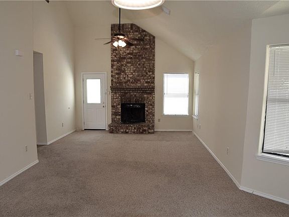 3rd image of 718 Bishop St
