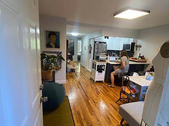 4th image of 1366 Pacific St APT 1