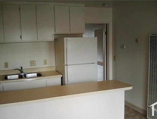 5th image of 4154 46th St APT 10