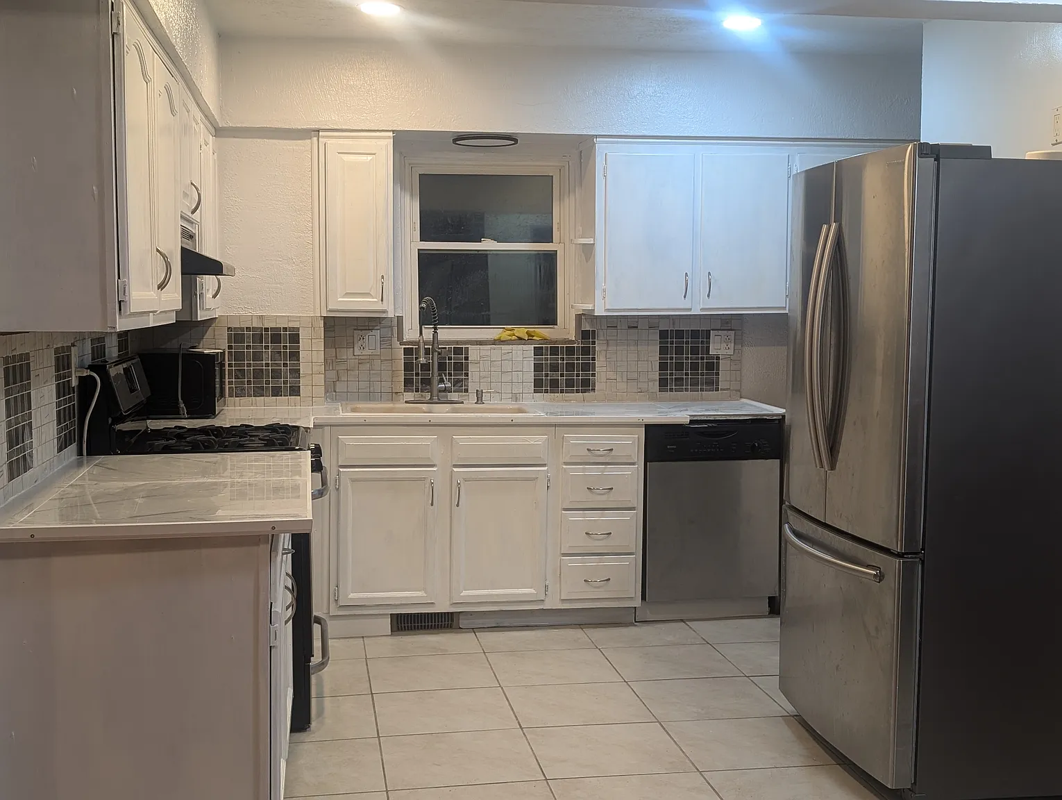 333 Anthony St photo 1