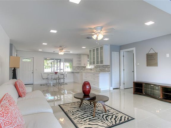 4th image of 4501 SW 38th Ter