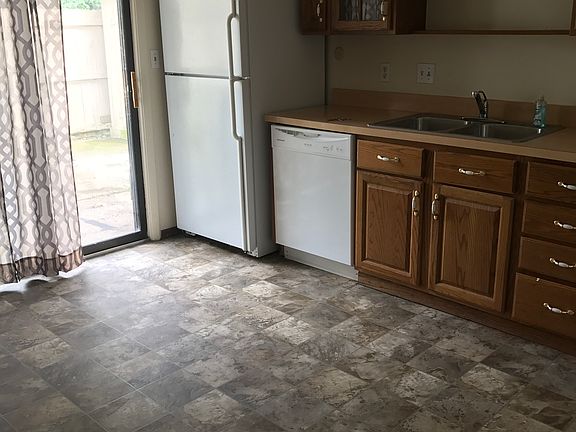 2nd image of 810 Berkley Cir