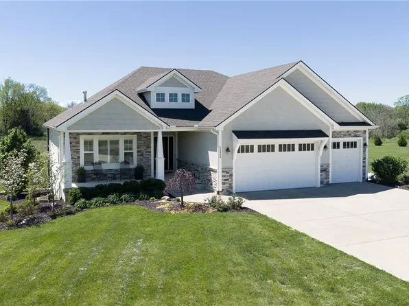 25865 Primrose Ln, Lawrence, KS 66044