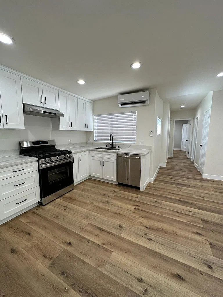 2 bed, 800 sqft, $2,800 — Photo 4