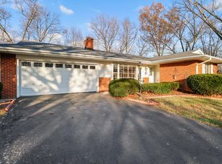 213 Oakridge Ct, Valparaiso, IN 46385