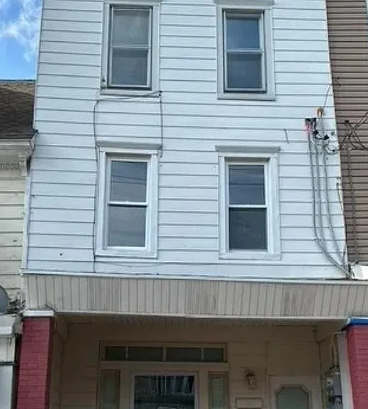 215 W Coal St — Photo 1