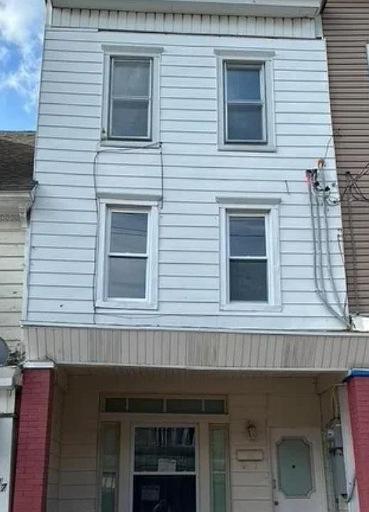 1st image of 215 W Coal St