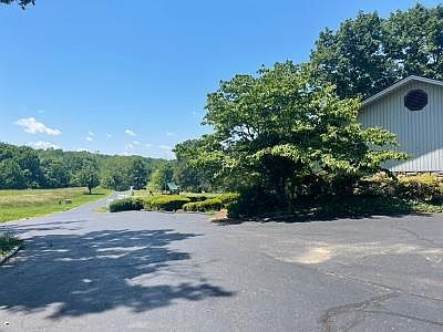 5th image of 261 Stonebridge Dr