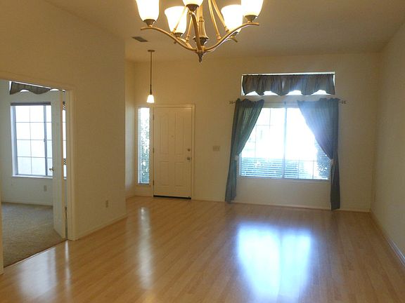 4th image of 101 Elkins Cir