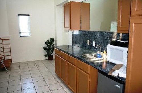 5th image of 413 N Tancahua St