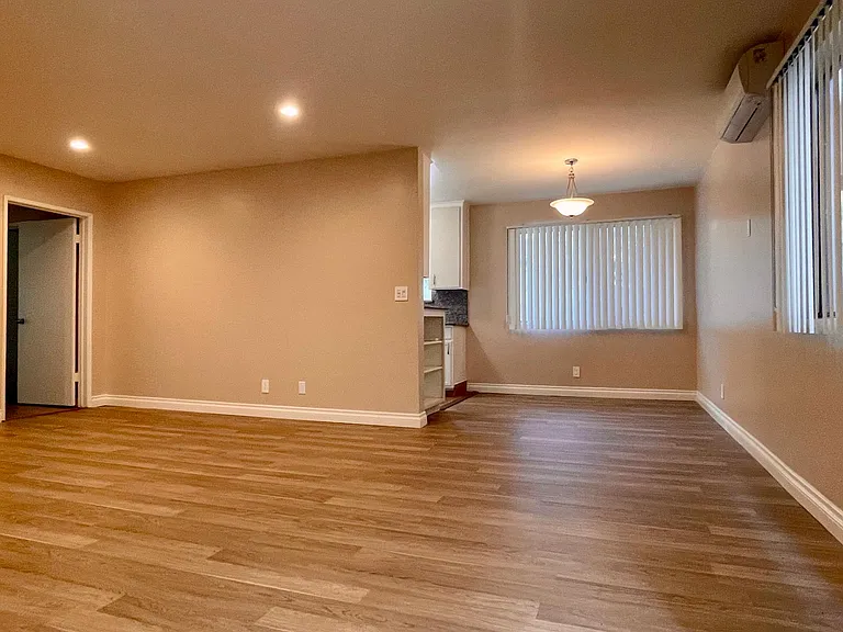 1040 N Laurel Ave #1 — Photo 7