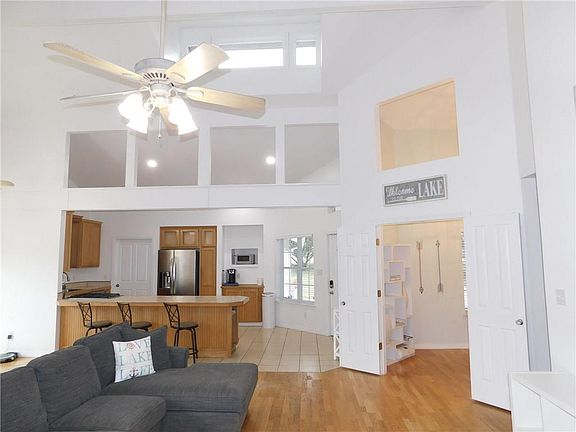3rd image of 771 Lazy Oaks Dr