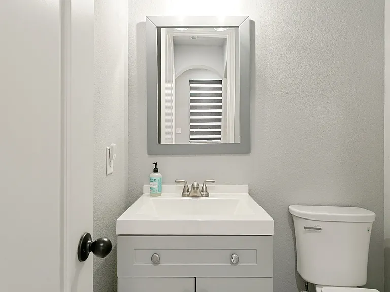 2450 Sunderland Ln — Photo 22