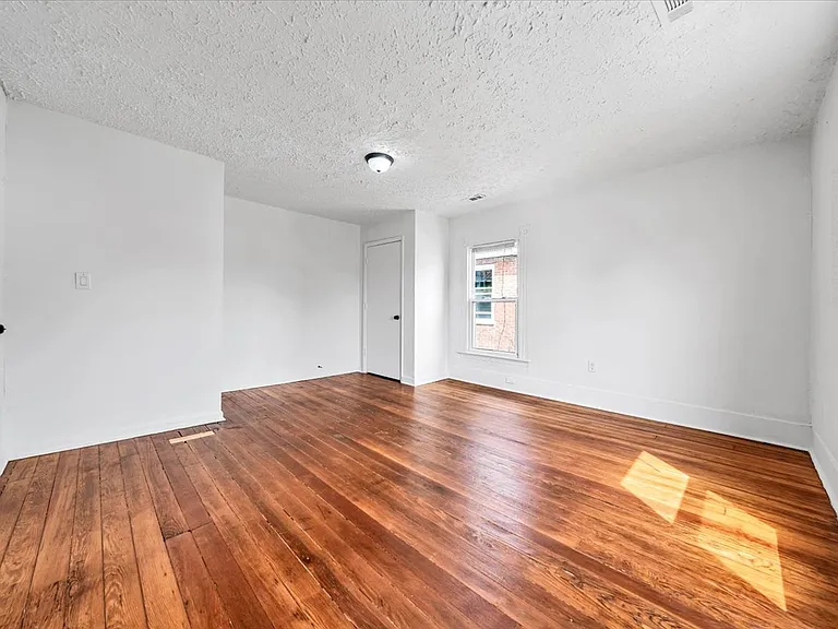 1329 Loudon Ave NW — Photo 11